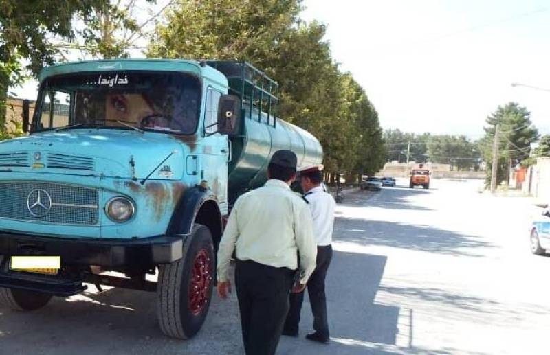 عامل مزاحمت به کامیون‌های حامل محصولات کشاورزی در قلعه‌گنج بازداشت شد